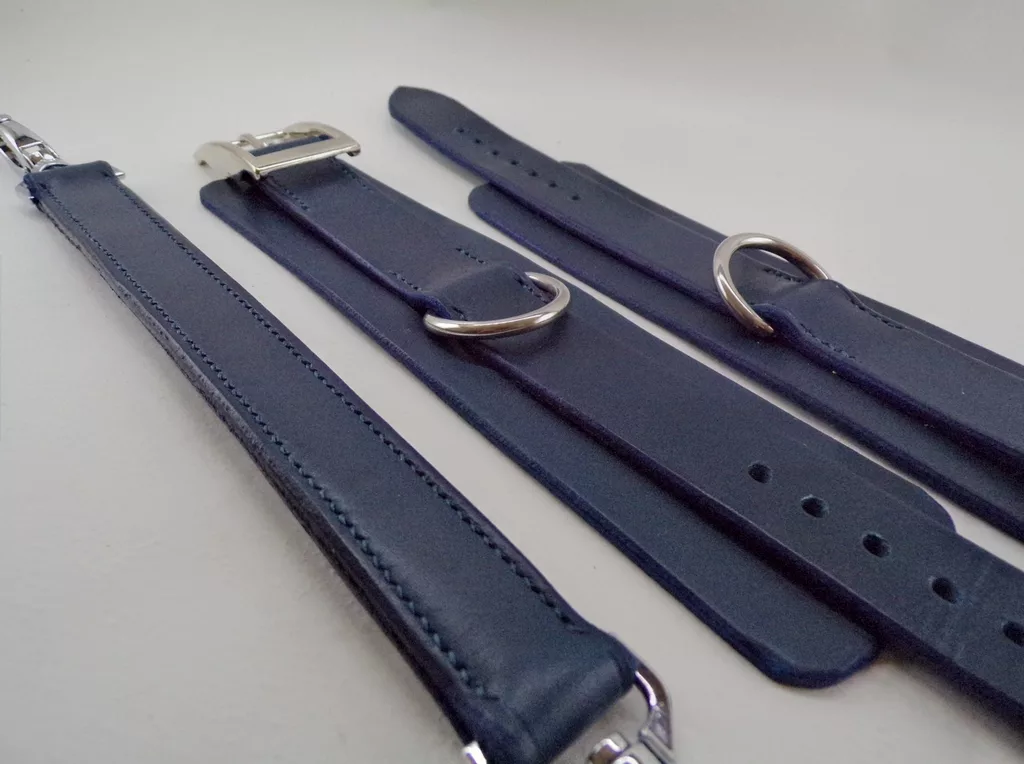Ensemble de menottes et liens de chevilles - cuir bleu – Image 4