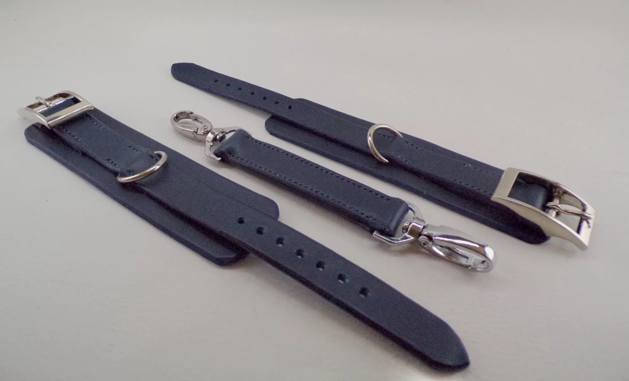 Ensemble de menottes et liens de chevilles - cuir bleu – Image 2