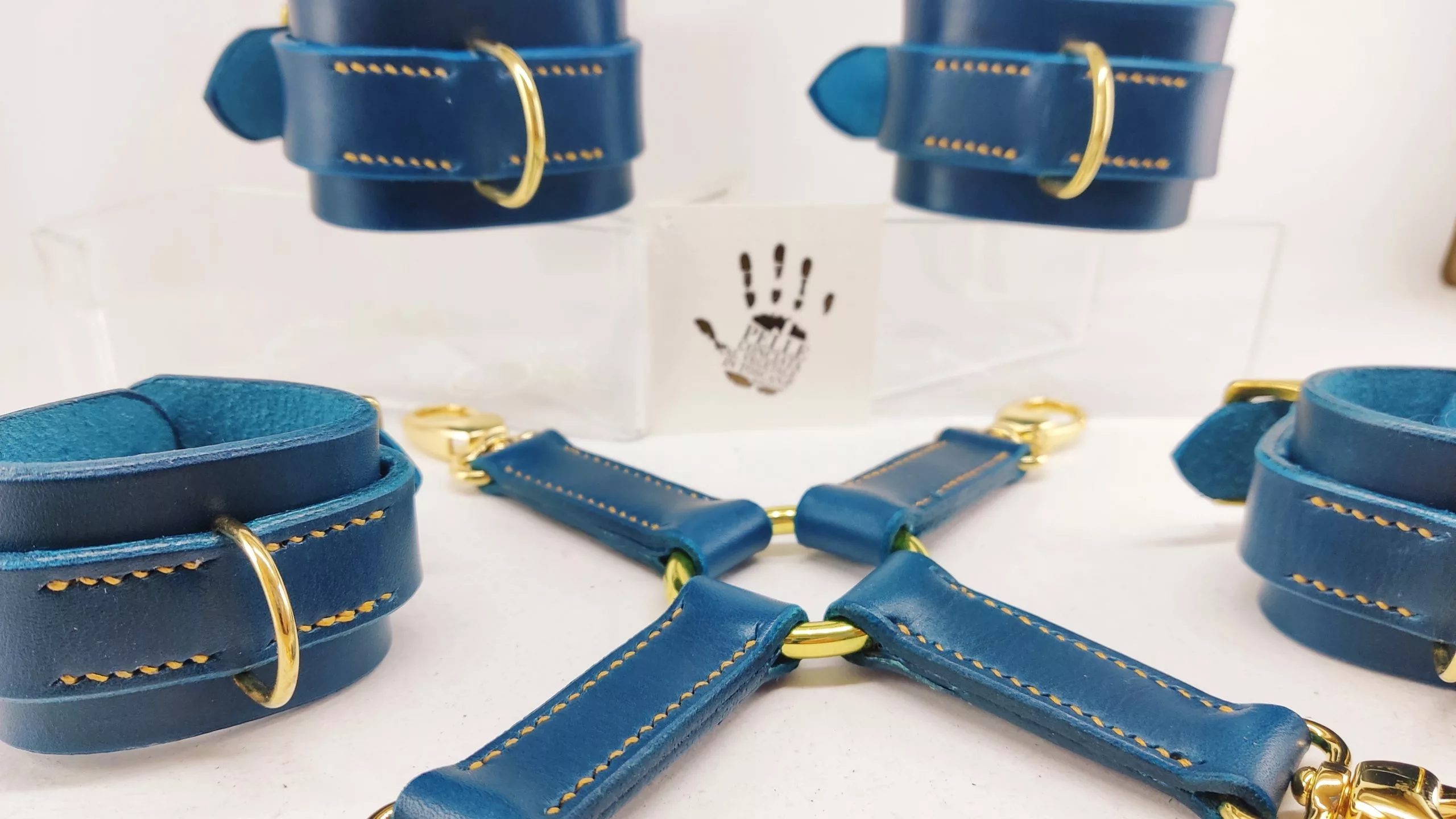 Ensemble Bdsm en cuir bleu / Bdsm cuffs set – Image 2